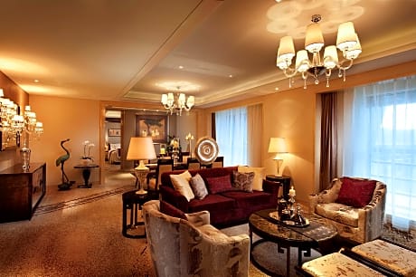 AMBASSADOR SUITE