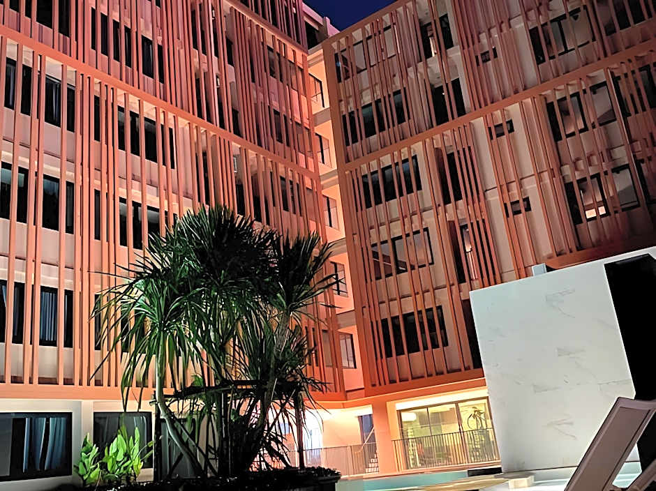 PRIME TOWN - Posh & Port Hotel PHUKET