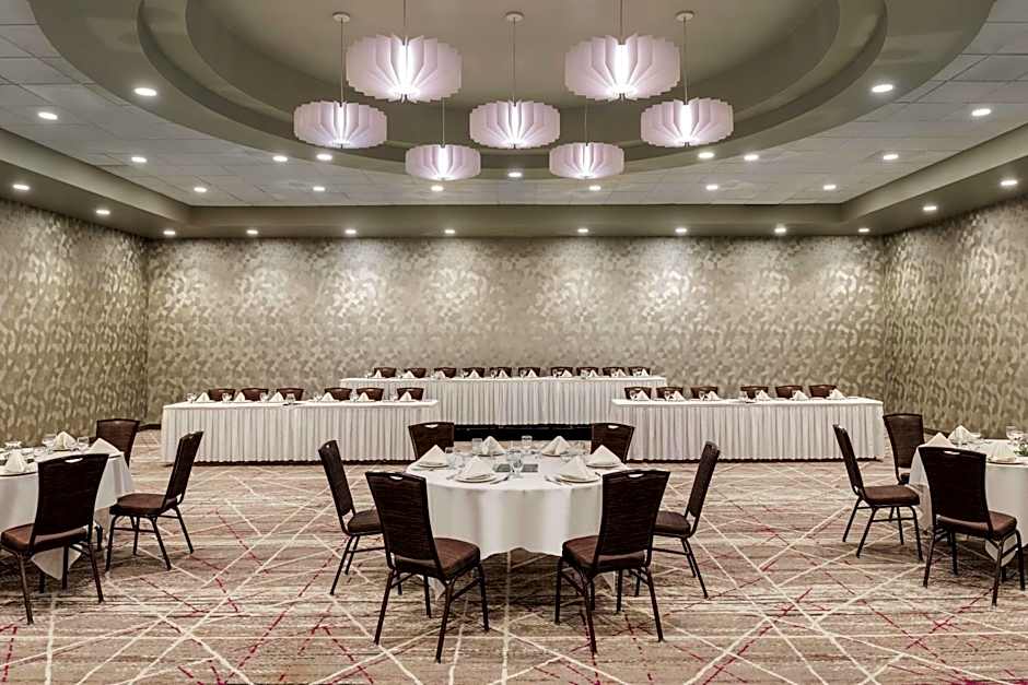 DoubleTree by Hilton St. Paul East