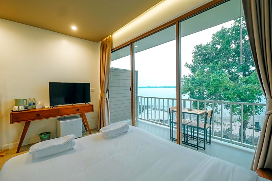 LAKE HOUSE Naka Cave