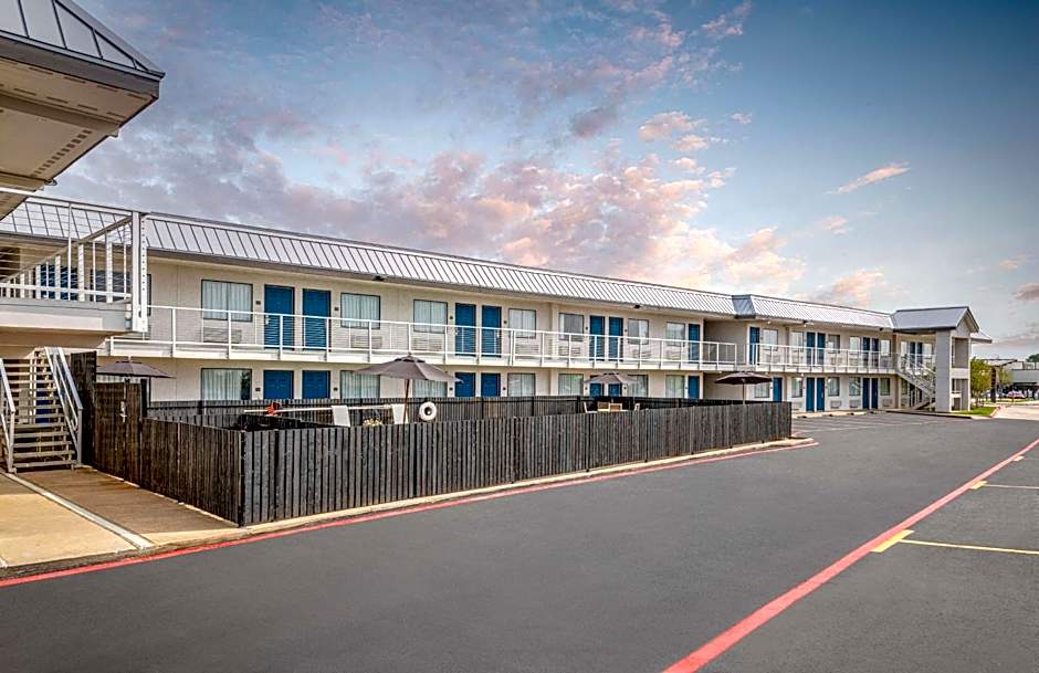 Motel 6-Euless, TX - Dallas