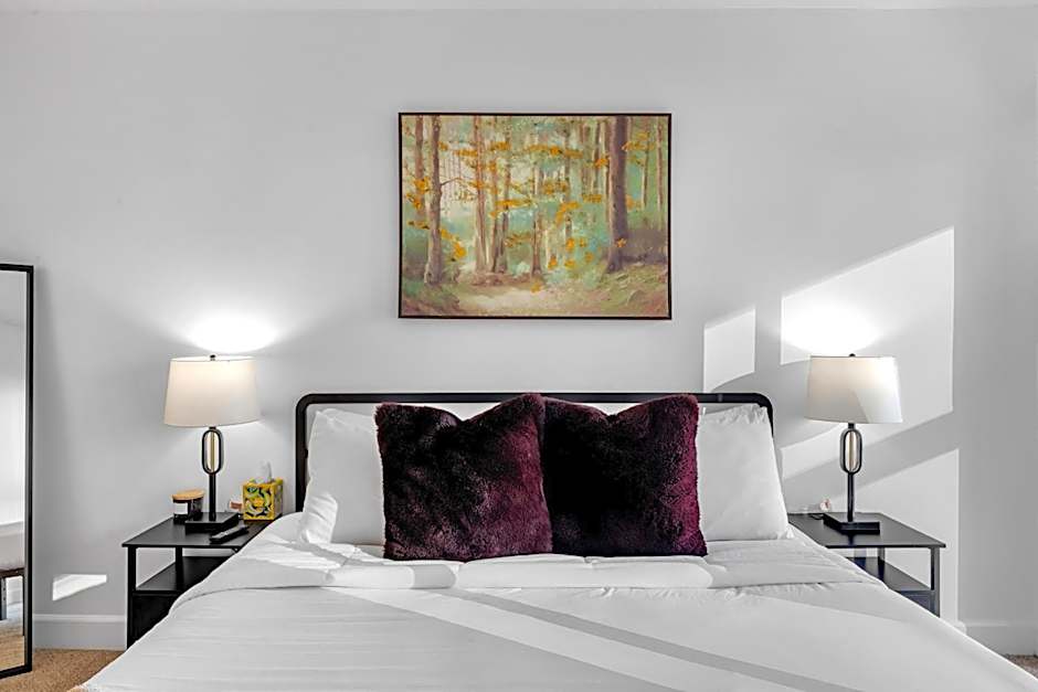 Modern Luxury 2 Bed with Panoramic City Views in Downtown LA