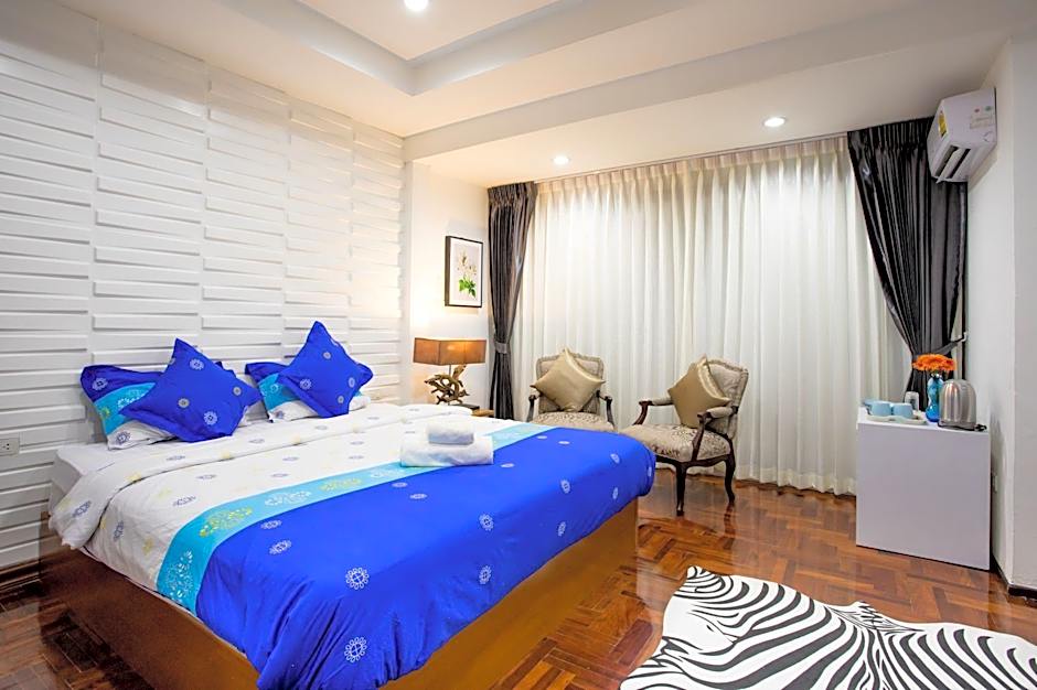 Nine Plus Loft (Guest House)