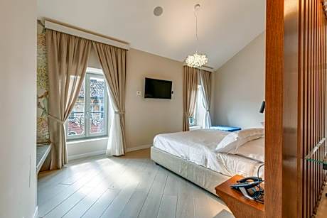 King Studio with Sofa Bed