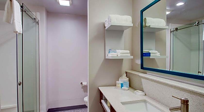 Hampton Inn & Suites Boston/Stoughton