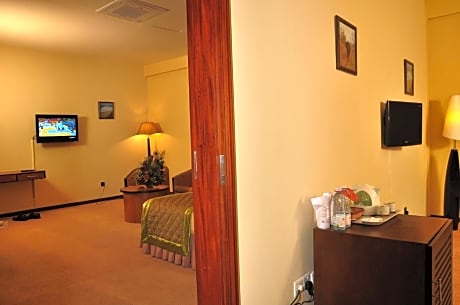 Deluxe Twin Room with Complementary Airport Pickup