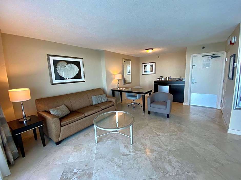 Radisson Suite Hotel Oceanfront