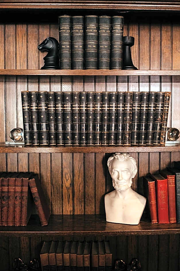 Stonehurst Manor Breakfast & Dinner Included