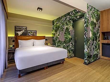 Executive King Room with Balcony and City View