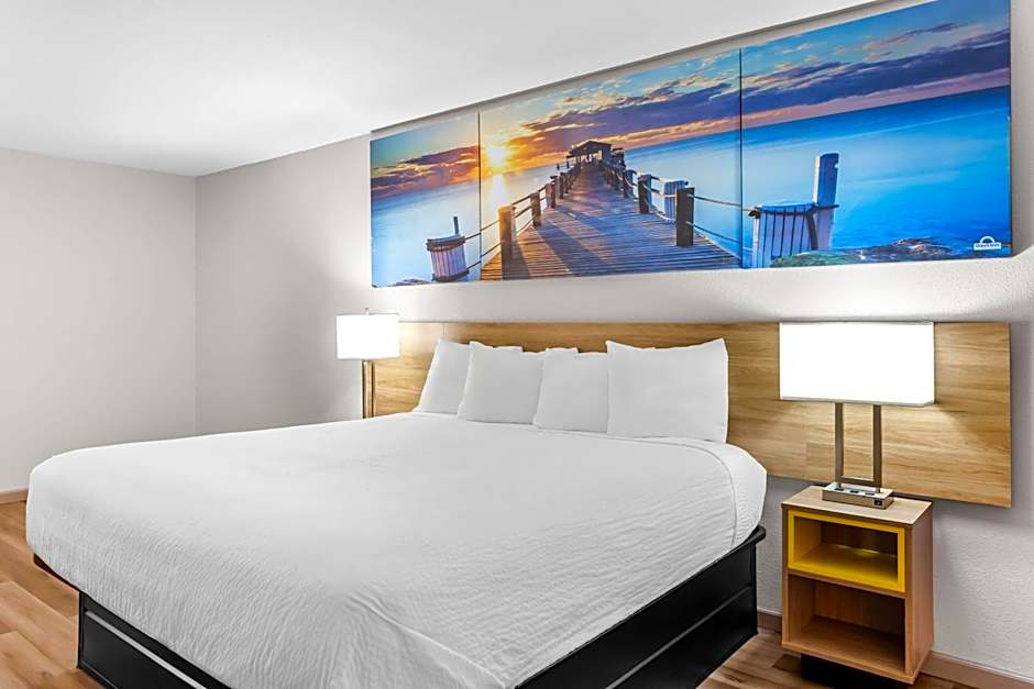 Days Inn by Wyndham Huntington