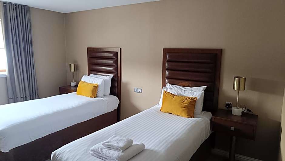 Alona Hotel