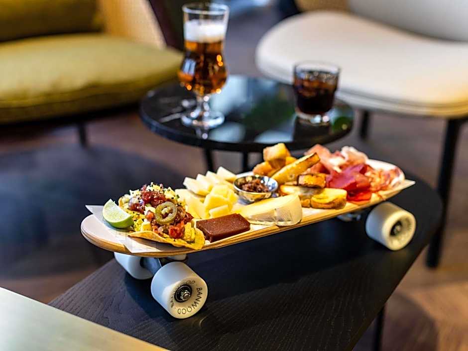 TRIBE Den Haag Centraal