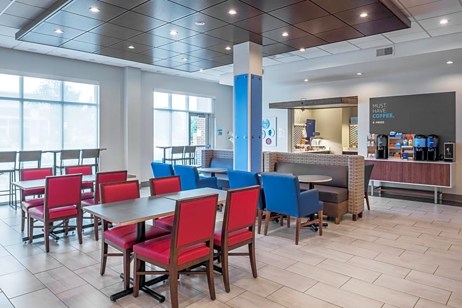 Holiday Inn Express and Suites St Louis-Chesterfield