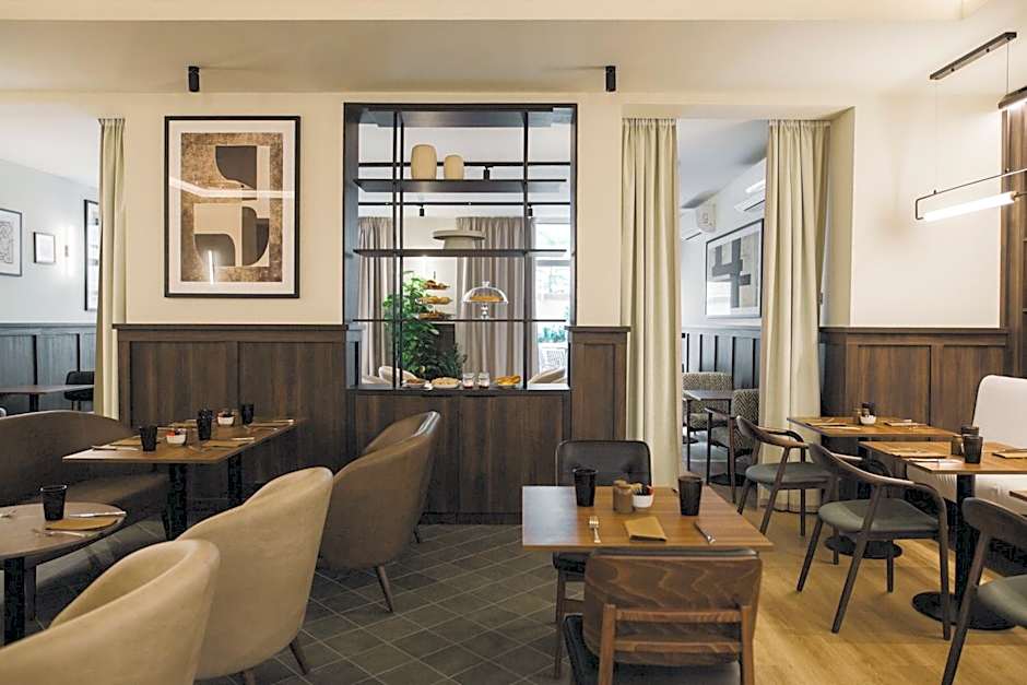 Honest Budapest by Chic & Basic