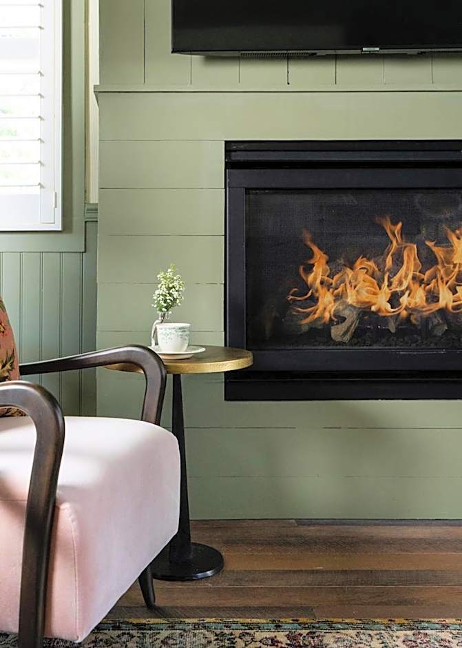 Le Petit Pali at 8th Ave