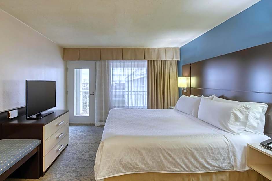 Holiday Inn & Suites Atlanta Airport North By IHG