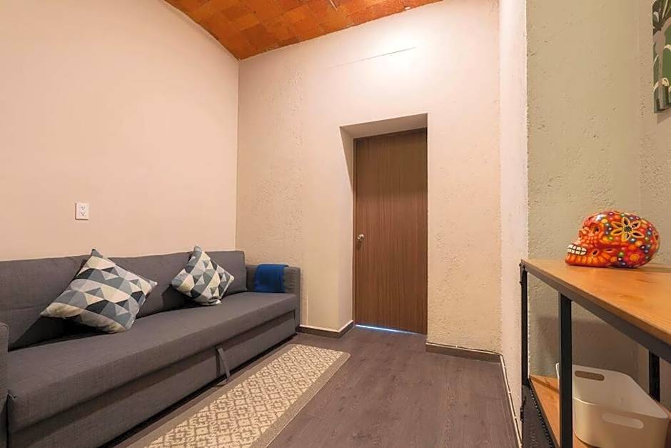 205 Zocalo Cathedral 2bdrmB 2Bath fits 10 AC Apt