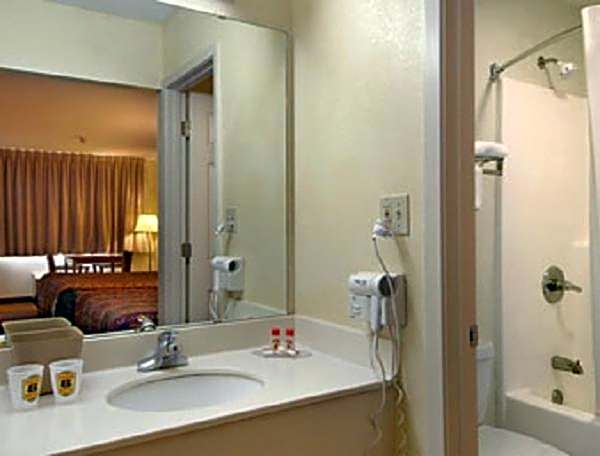 Super 8 by Wyndham Breaux Bridge