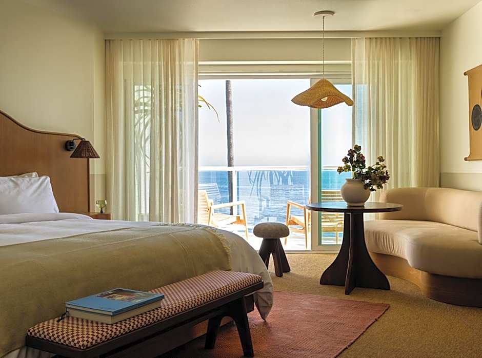 Casa Loma Beach Hotel