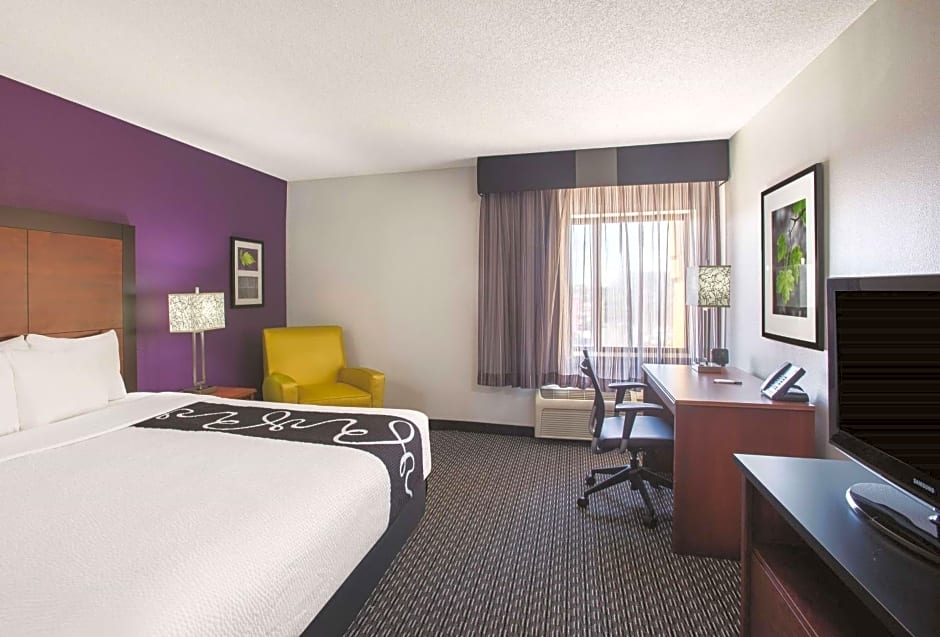 Howard Johnson by Wyndham Sacramento Downtown