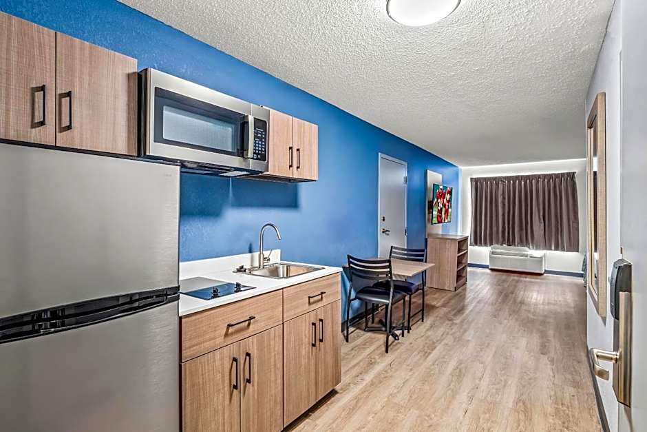 HomeTowne Studios Southfield