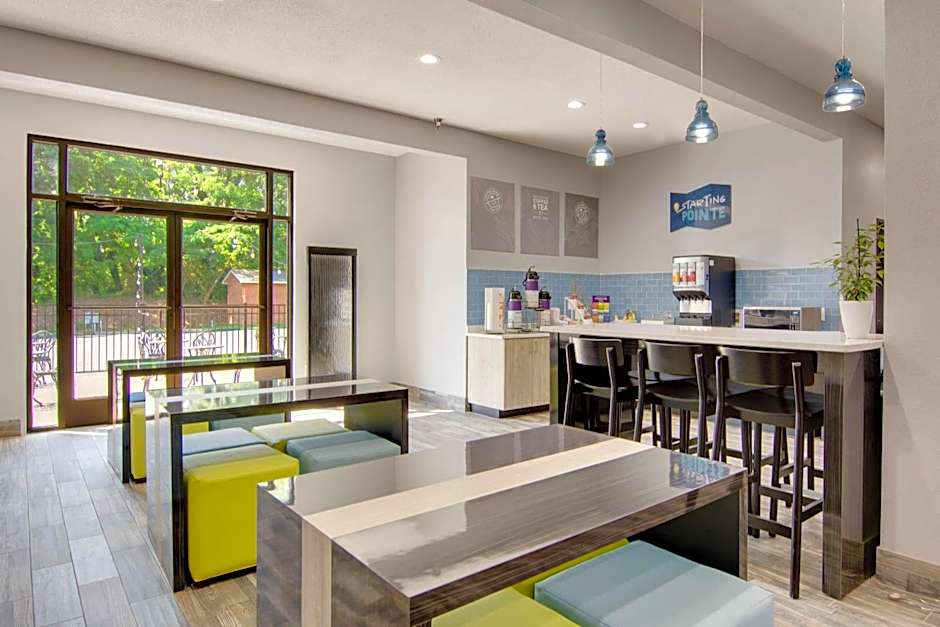 Clarion Pointe on the lake Clarksville-South Hill West