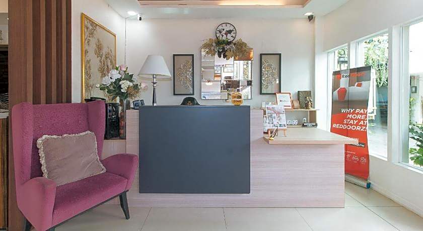 RedDoorz Hostel @ St. Paul Village LapuLapu