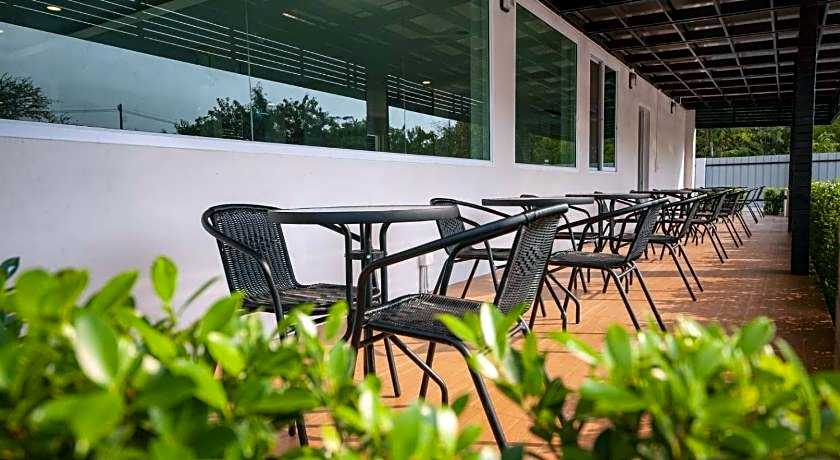 The charlotte smart hotel lopburi
