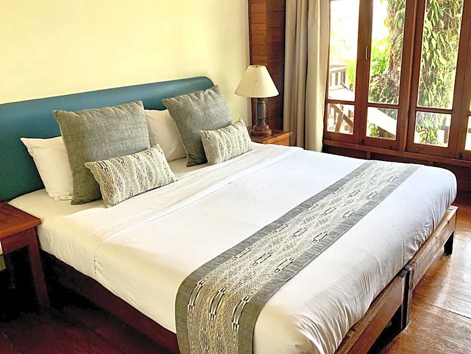 Riverhouse-The Teak House