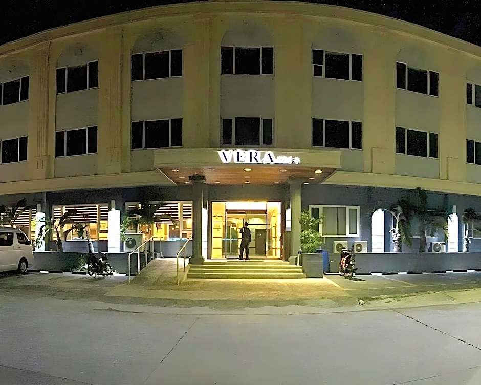 Townhouse Oak Vera Hotel Near Clark International Airport