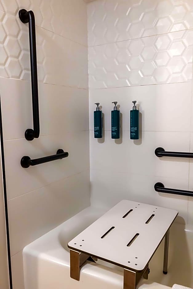 DoubleTree By Hilton Tinton Falls Eatontown