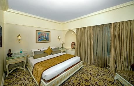 CELEBRITY SUITE ROOM