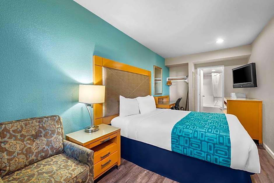 Howard Johnson by Wyndham Santa Cruz Beach Boardwalk