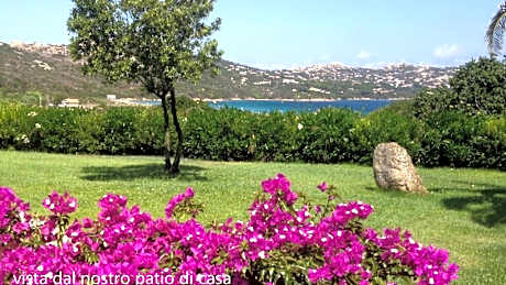 Il Bouganville a 150m dalla spiaggia con vista sulla splendida baia di Porto Raphael