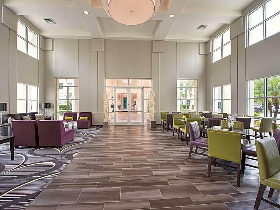 La Quinta Inn & Suites by Wyndham Plantation At Southwest 6th Street