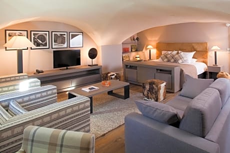 Suite (2 Adults and 2 Children)