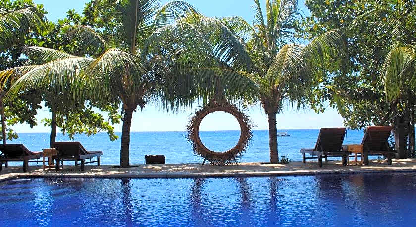 Tradisi Beach Front Villas