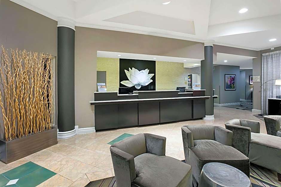 La Quinta Inn & Suites by Wyndham Dallas Arlington South