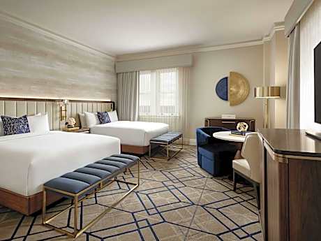 DELUXE VIEW 2 DOUBLES, river valley view, showe r with bathtub, 35sm, 380sf