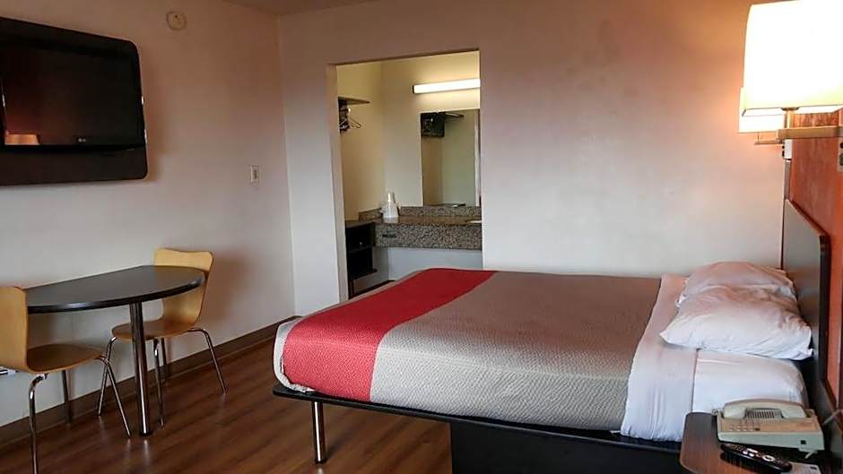Motel 6 Fredericksburg - South