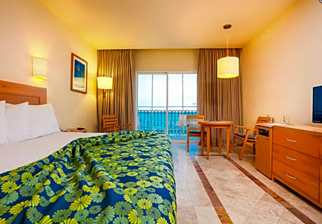 DELUXE SEA VIEW KING BED 