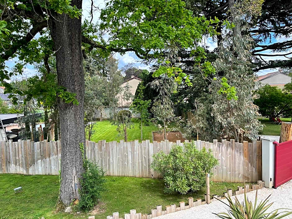 Aux Tourelles 1888 - Tres Proche Lyon #Clim #Piscine #Netflix #Parking Payant Securise