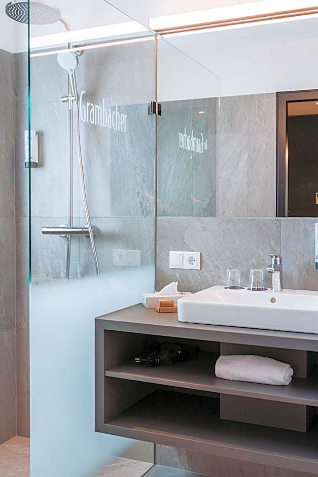 Hotel-Restaurant Das Grambacher I FREE PARKING I SELF CHECK-IN