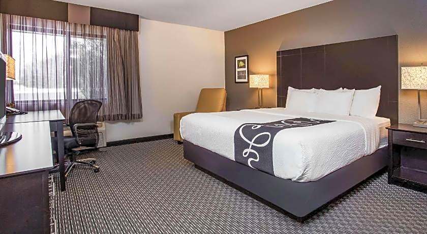 La Quinta Inn & Suites by Wyndham Oshkosh