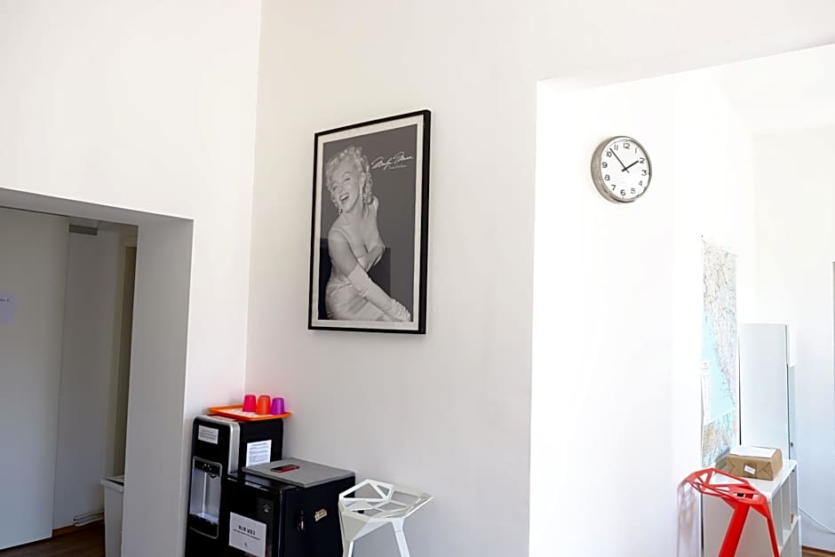 Lovecroatia Zagreb-'Paxnest' HOSTEL, No party! Cozy and quiet! Separated Men and women's Dormitory and Shower room! Indoor shoes provided! Lower beds with curtains for privacy! Maximum 4-5 beds per room! Fully prepared bed sheets! Have Laundry shop