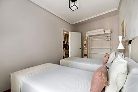 One-Bedroom Apartment with Balcony