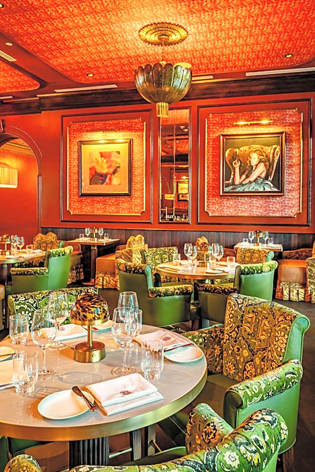 The Stoneleigh, Autograph Collection