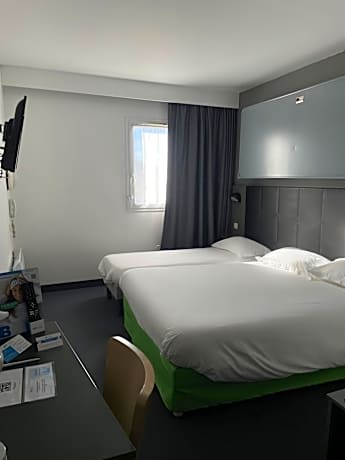 Chambre Triple (2 adultes + 1 enfant)