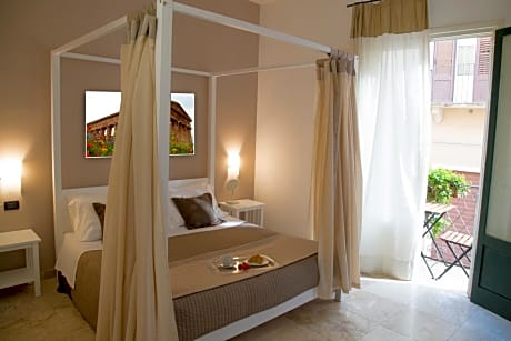 One-Bedroom Apartment with Balcony