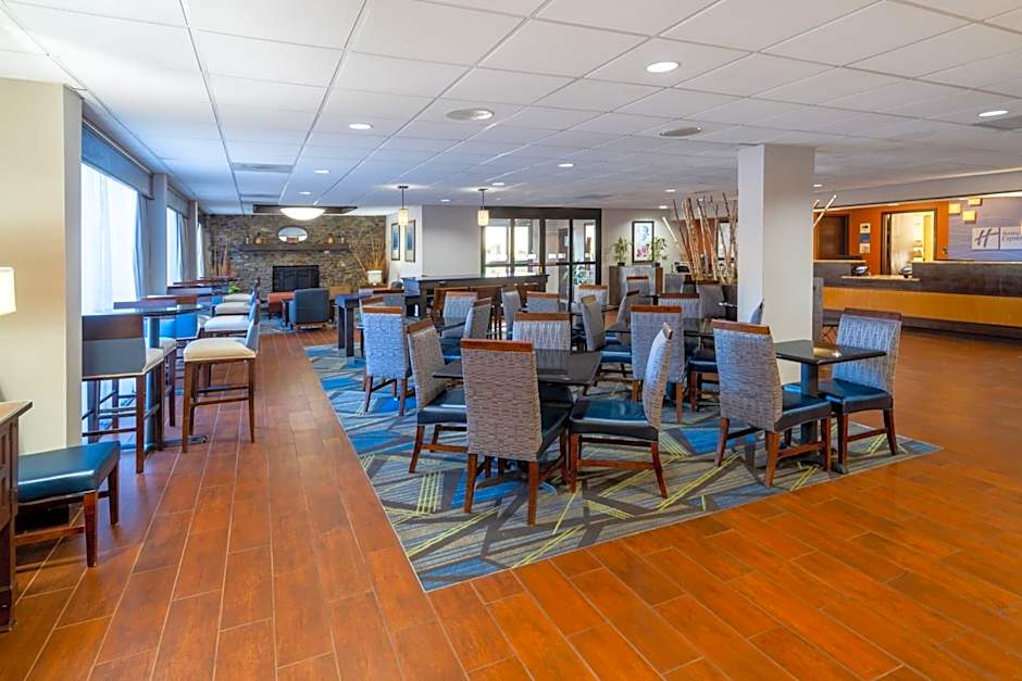 Holiday Inn Express Forsyth By IHG